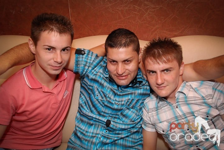 Distracţie în Club Seven,