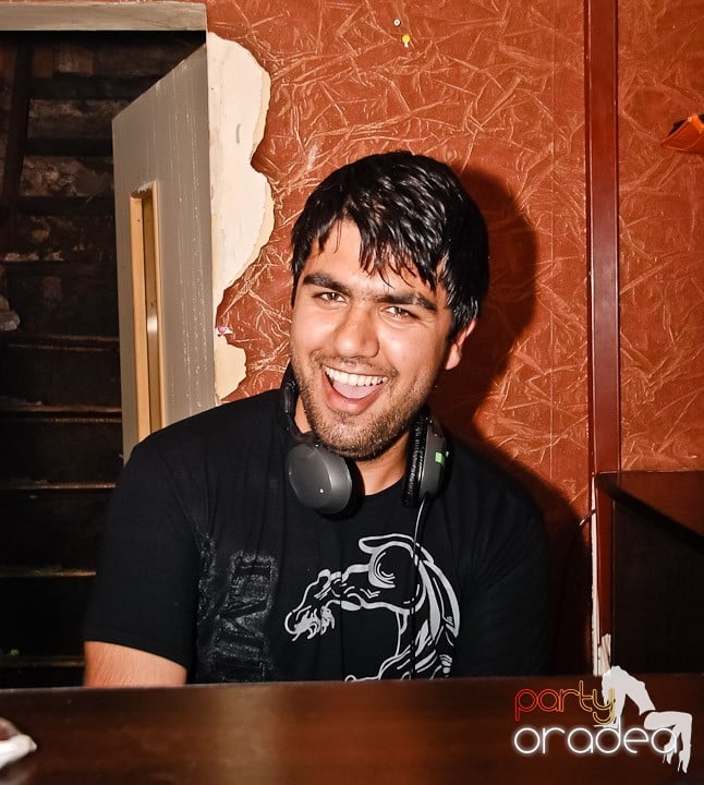 Distracţie în Club Seven, 