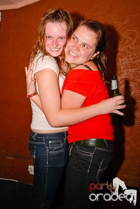 Distracţie în Club Seven, 