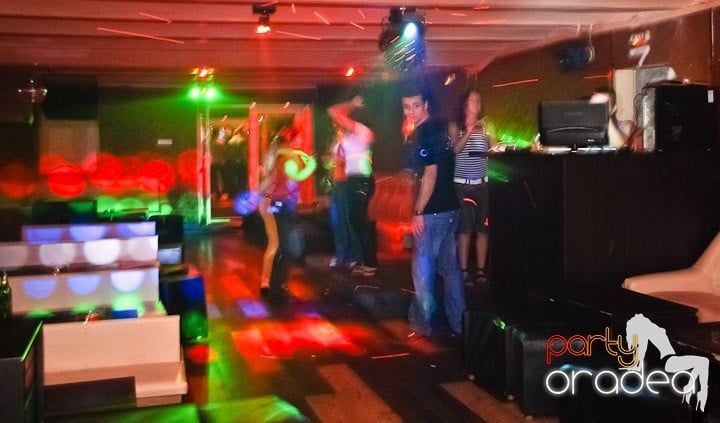 Distracţie în Club Seven, 