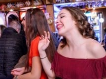 Distracţie în Columbus Cafe