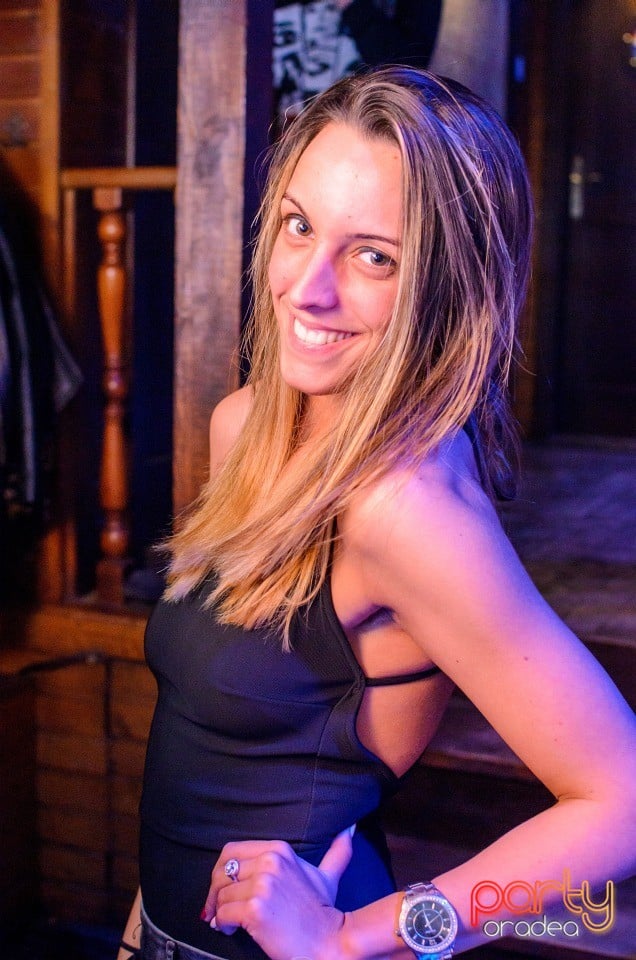 Distracţie în Columbus, Columbus Cafe