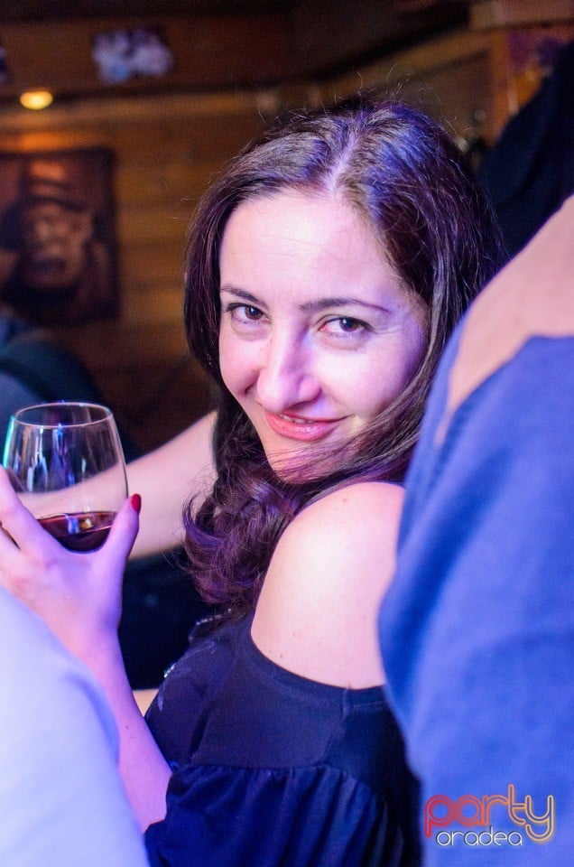 Distracţie în Columbus, Columbus Cafe