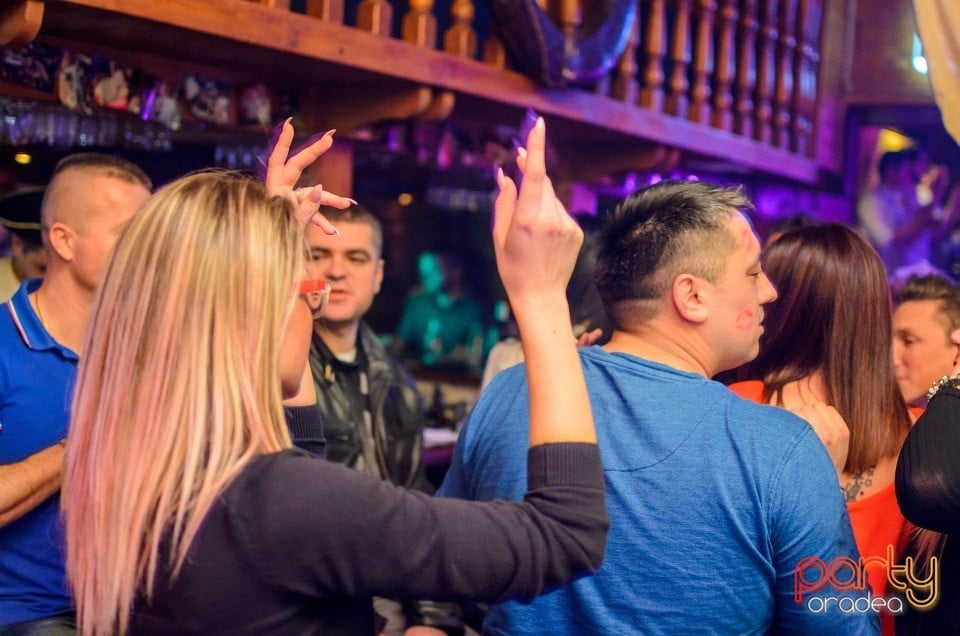 Distracţie în Columbus, Columbus Cafe