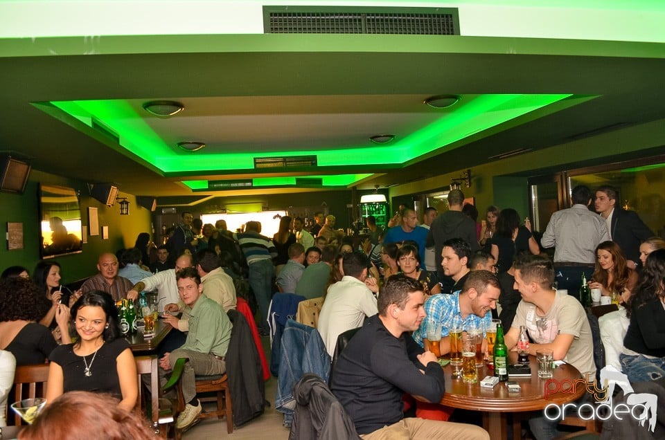 Distracţie în Green Pub, Green Pub