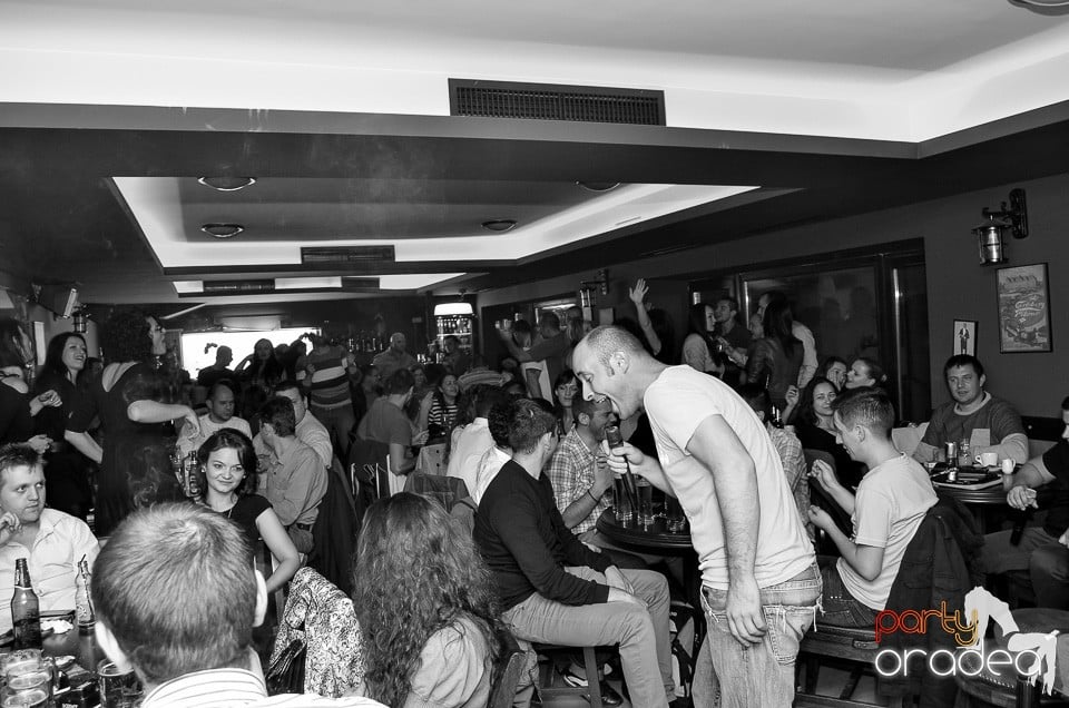 Distracţie în Green Pub, Green Pub