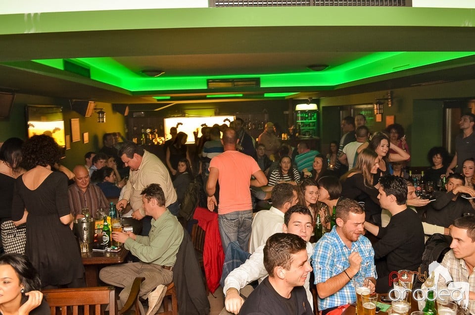 Distracţie în Green Pub, Green Pub