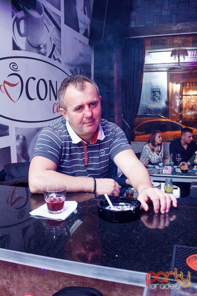 Distracţie în Icon Caffe, Icon Caffe