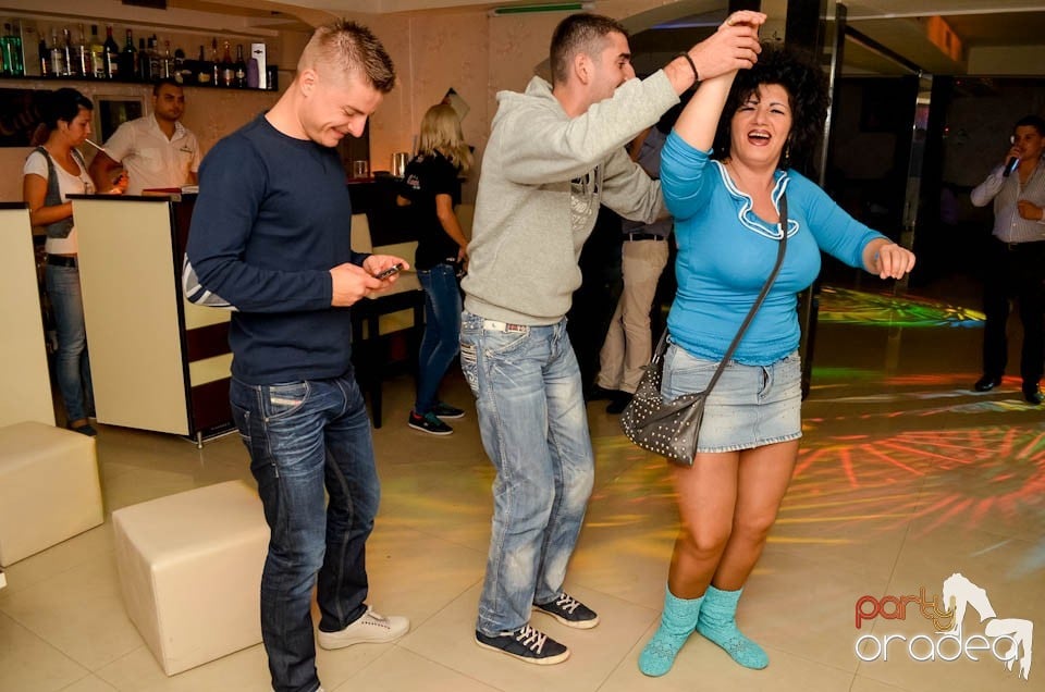 Distracţie în L'amore Caffe Club,