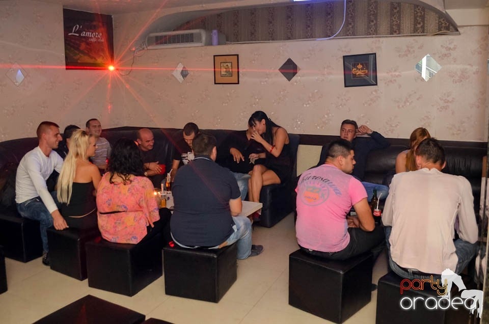 Distracţie în L'amore Caffe Club,