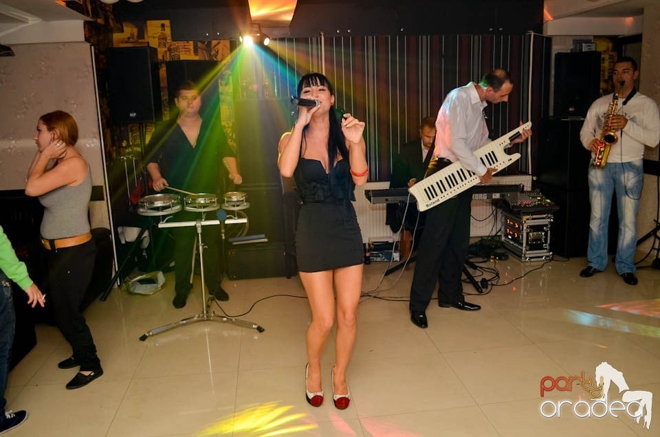 Distracţie în L'amore Caffe Club,
