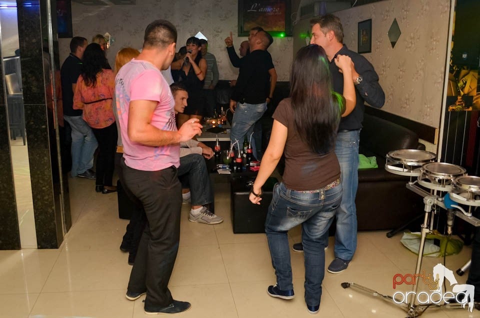 Distracţie în L'amore Caffe Club,