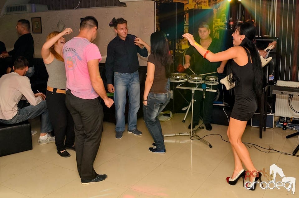 Distracţie în L'amore Caffe Club,