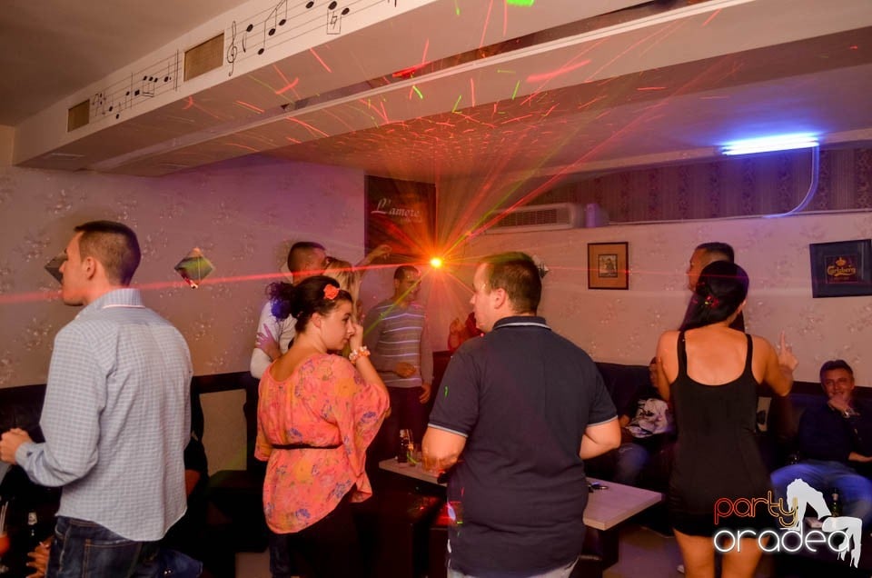 Distracţie în L'amore Caffe Club,