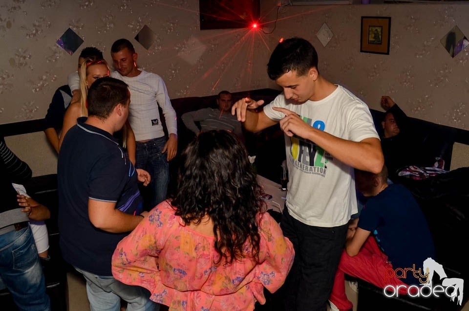 Distracţie în L'amore Caffe Club,