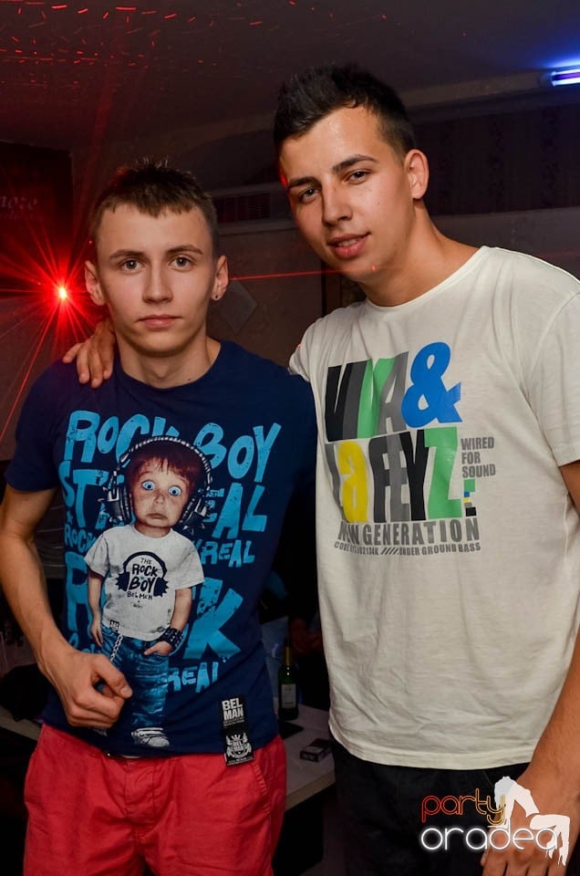 Distracţie în L'amore Caffe Club,