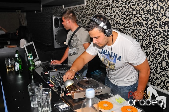 Distracţie în Life Club, 