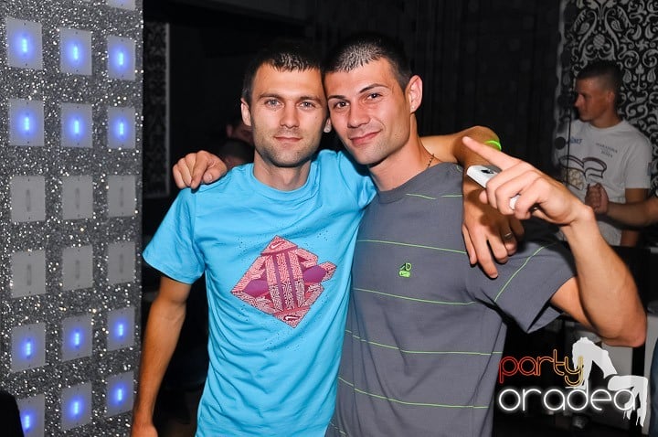 Distracţie în Life Club, 