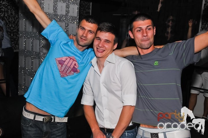 Distracţie în Life Club, 