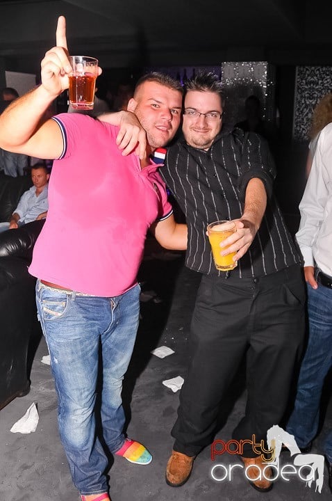 Distracţie în Life Club, 