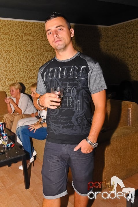 Distracţie în Life Club, 