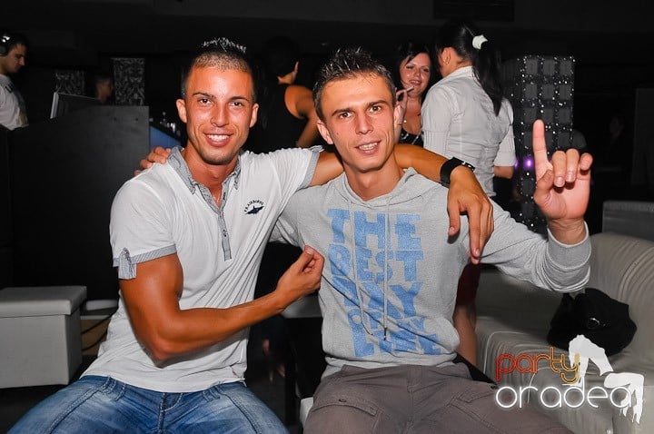 Distracţie în Life Club, 