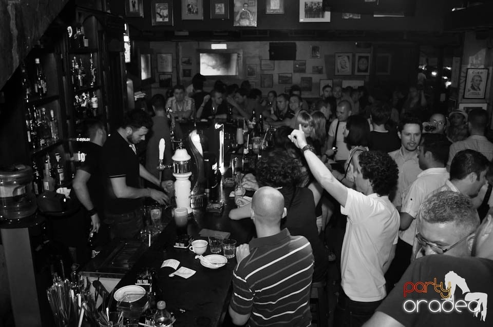 Distracţie în Lord's Pub, Lord's Pub