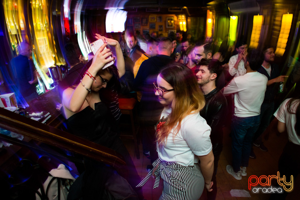 Distracție în Lord's Pub, Lord's Pub