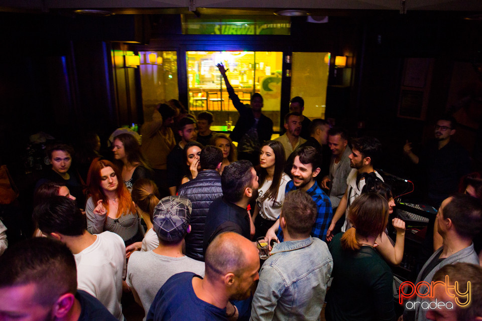 Distracție în Lord's Pub, Lord's Pub