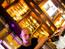 Distracţie în Lord's Pub