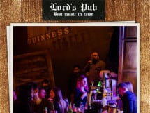 Distracție în Lord's Pub