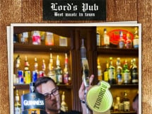 Distracție în Lord's Pub