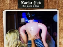 Distracție în Lord's Pub