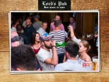 Distracție în Lord's Pub