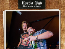 Distracţie în Lord's Pub