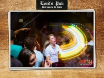 Distracție în Lord's Pub