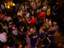 Distracție în Lord's Pub