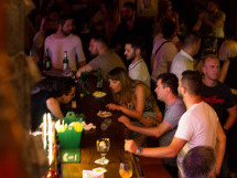 Distracție în Lord's Pub