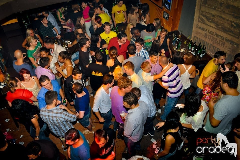 Distracţie în Lord's, Lord's Pub