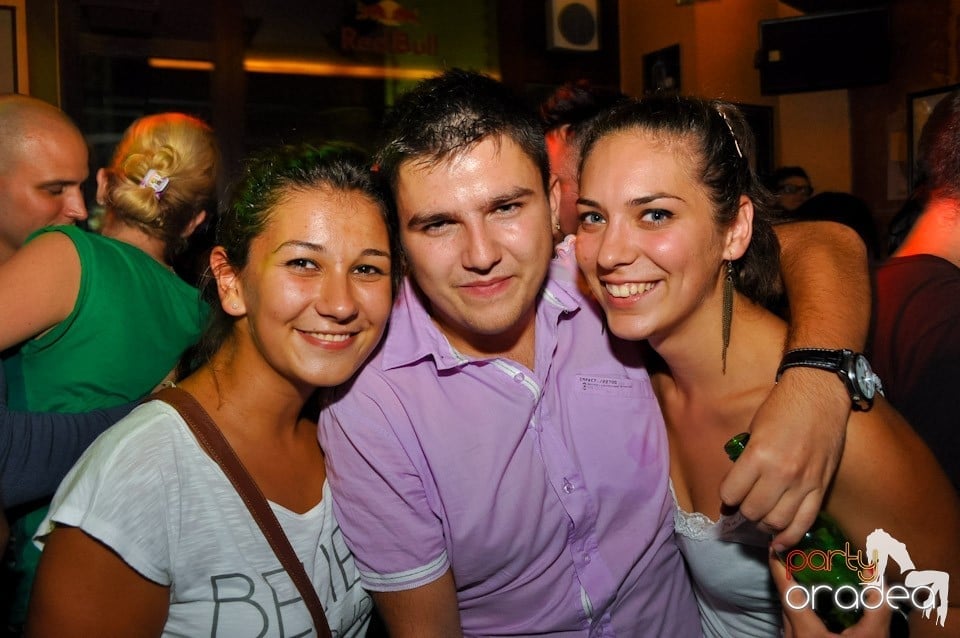 Distracţie în Lord's, Lord's Pub