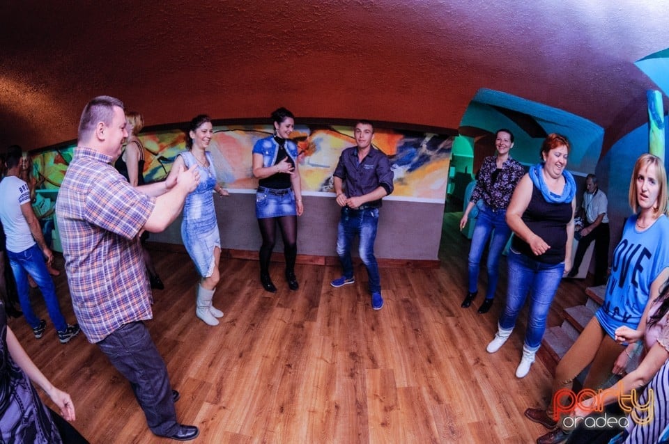 Distracţie în Safe Cafe & Pub, 