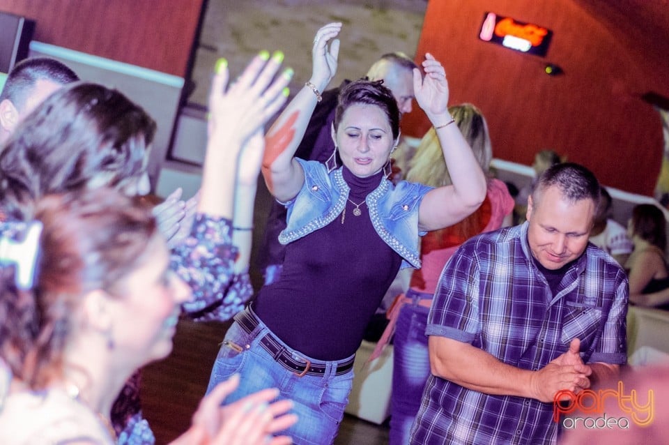 Distracţie în Safe Cafe & Pub,