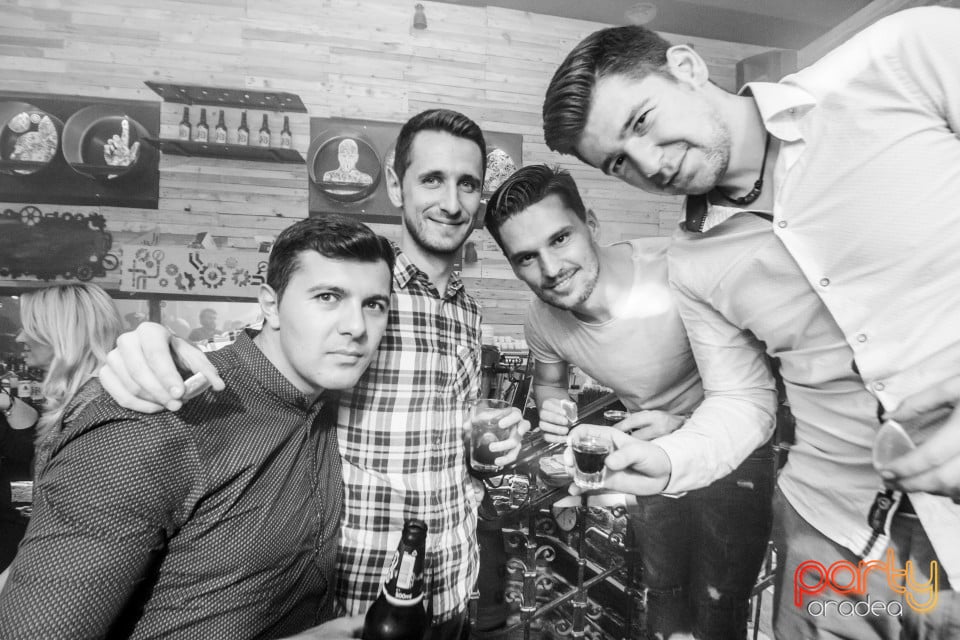 Distracţie în Steam Bar, 