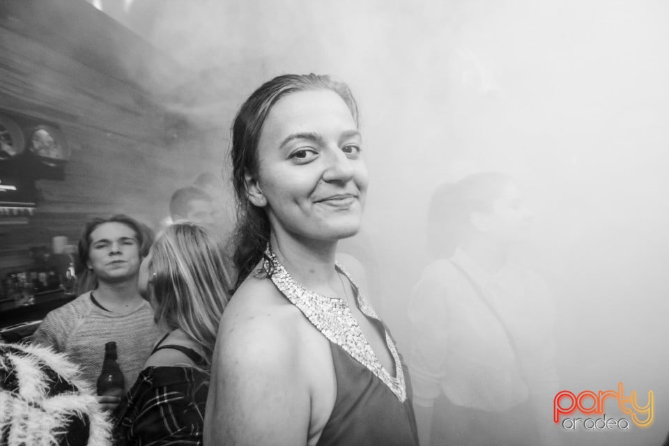 Distracţie în Steam Bar, 