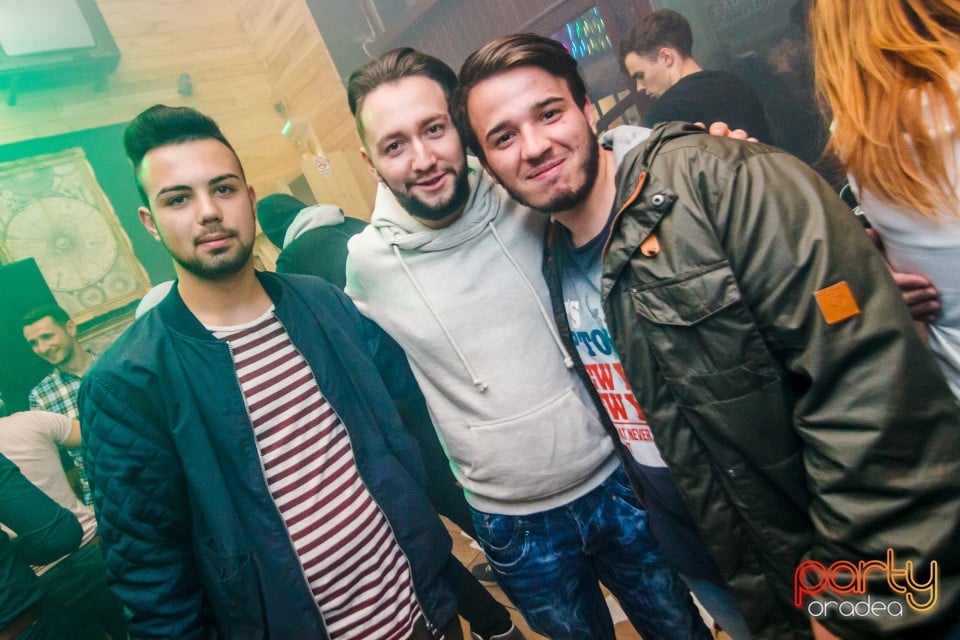 Distracţie în Steam Bar, 