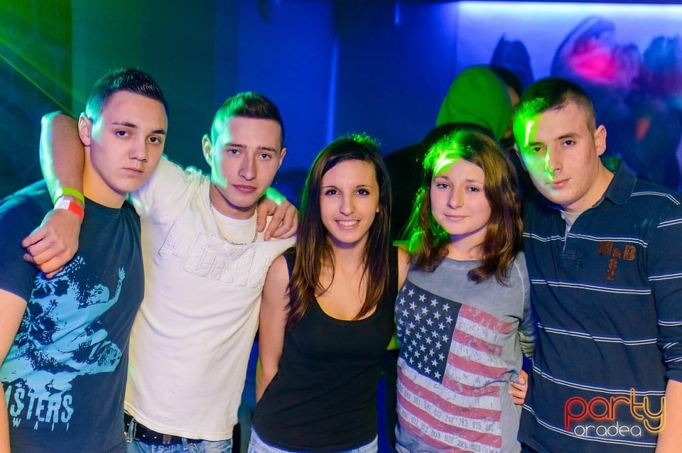 Distracţie în Zona Club,