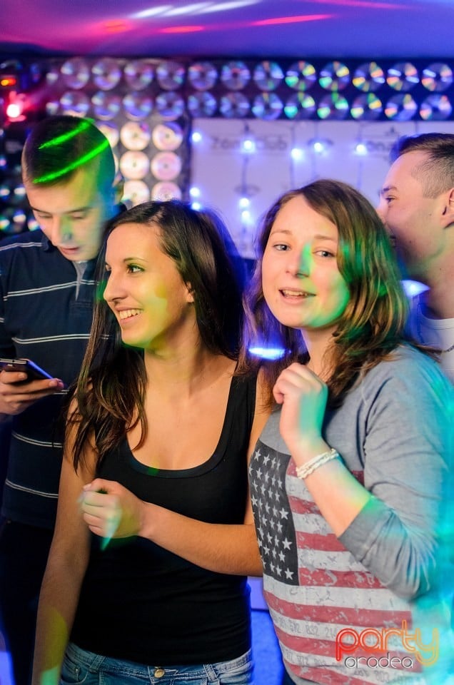 Distracţie în Zona Club,