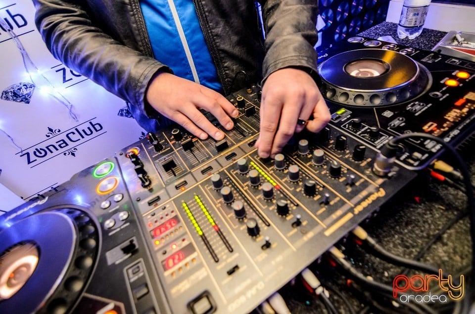 Distracţie în Zona Club,