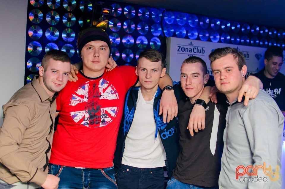 Distracţie în Zona Club,