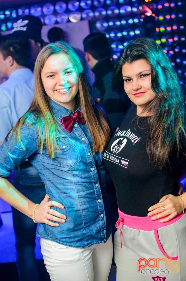 Distracţie în Zona Club,